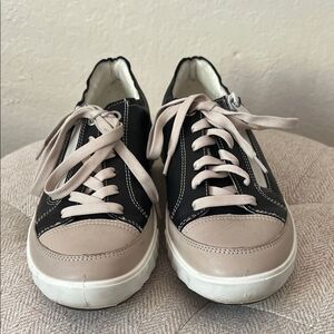 Like New! Ara Women's Stylish Black and Tan Sneakers in Size 5